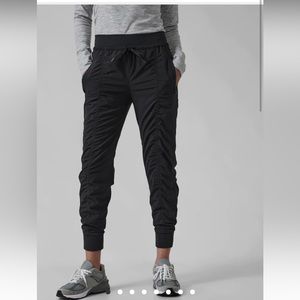 NWT Athleta Attitude Lined Pant 10L